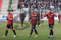 3. Liga; FC Ingolstadt 04 - VfL Osnabrück; Niederlage, hängende Köpfe, Spieler bedanken sich bei den Fans, klatschen, Visar Musliu (16, FCI) Patrick Schmidt (9, FCI) Pascal Testroet (37, FCI)