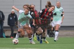 2. Bundesliga Frauen - Saison 2025/26 - FC Ingolstadt 04 Frauen - FFC Turbine Potsdam - Nina Penzkofer (Nr.29 - FC Ingolstadt Frauen I) - Stefanie Reischmann (Nr.24 - FC Ingolstadt Frauen I) stoßen mit den Köpfen zusammen - Bernhard Emelie weiss Potsdam -