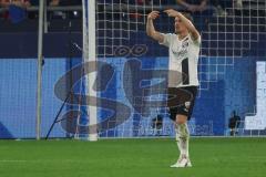 2.BL; FC Schalke 04 - FC Ingolstadt 04; Denis Linsmayer (23, FCI) deutet Auswechslung an