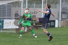 Kreisliga - Saison 2025/26- TSV Kösching - TV Münchsmünster - Maximilian Anthofer blau Münchsmünster - Michael Zimmermann TW Kösching - Foto: Meyer Jürgen