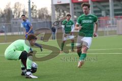 2024_2_17 - Saison 2023/24 - AUDI-Schanzer Amateur Cup - SV Hundszell - FC Gerolfing - Finale - Gabriel Hägel Torwart Hundszell - Florian Uslar grün Gerolfing - Foto: Meyer Jürgen