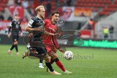 3. Liga; FC Ingolstadt 04 - Rot-Weiss Essen; Zweikampf Kampf um den Ball Brumme Lucas (14 RWE) Fredrik Carlsen (8, FCI)