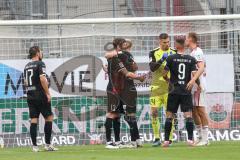 2.BL; FC Ingolstadt 04 - 1. FC Nürnberg - Spiel ist aus 0:0 unentschieden Remis, Spieler Handshake Torwart Fabijan Buntic (24, FCI) Fatih Kaya (9, FCI) Nils Roeseler (13, FCI) Michael Heinloth (17, FCI) Filip Bilbija (35, FCI)