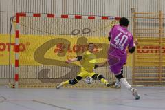 Lotto Bayern Hallencup - Lindenkreuzhalle Saison 2024/25 - FC Deisenhofen - Türk SV Ingolstadt - Florian Fink TW Deisenhofen - Tobias Gooss TW rot Türk SV Ing. schiesst den entscheidenden 6 meter - jubel -  - Foto: Meyer Jürgen