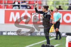 3. Liga; FC Ingolstadt 04 - VfB Lübeck; Cheftrainerin Sabrina Wittmann (FCI) an der Seitenlinie, Spielerbank