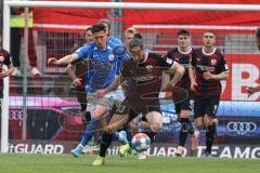 2.BL; FC Ingolstadt 04 - FC Hansa Rostock; Valmir Sulejmani (33, FCI) Zweikampf Kampf um den Ball Meier Jonathan (23 Hansa)