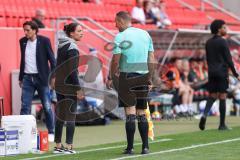 3. Liga; FC Ingolstadt 04 - VfB Lübeck; Cheftrainerin Sabrina Wittmann (FCI) beschwert sich beim Schiedsrichter