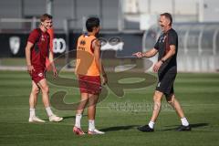 3. Liga - Saison 2026/27 - 1. Trainingseinheit mit Achim Beierlorzer - Cheftrainer Achim Beierlorzer (FCI) - Jongmin Seo (Nr.7 - FCI) - Foto: Meyer Jürgen