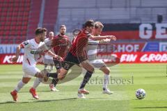 3. Liga - FC Ingolstadt 04 - FSV Zwickau - Merlin Röhl (34, FCI) ab durch die Mitte, links Coskun Can (22 Zwickau)