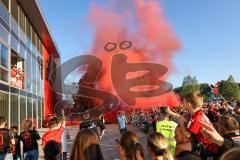 Im Bild: Die Mannschaft ist am Flughafen gelandet -

Fussball - Relegation - 3. Bundesliga - Saison 2020/2021 - Osnabrück - FC Ingolstadt 04  -  Foto: Ralf Lüger