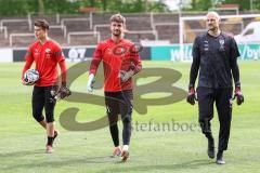 3. Liga; Borussia Dortmund II - FC Ingolstadt 04; vor dem Spiel Torwart Markus Ponath (40, FCI) Torwart Maurice Dehler (46, FCI) Torwart-Trainer Robert Wulnikowski (FCI)