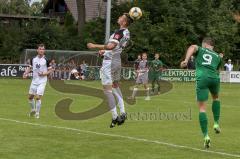 BZL - Oberbayern Nord - SV Manching - VFB Eichstätt II - Benedikt Vollnhals (#9 Manching) grün - Mit dem 1:1 Ausgleichstreffer - jubel - Bastian Bösl weiss Eichstätt - Foto: Jürgen Meyer