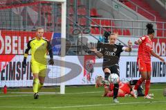 DFB - Pokal - Frauen - Saison 2022/2023 - FC Ingolstadt 04 -  FC Bayern München - Torwart Daum Anna-Lena (Nr.22 - FC Ingolstadt 04 ) - Mailbeck Alina (Nr.8 - FC Ingolstadt 04 ) - Foto: Meyer Jürgen