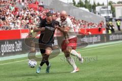 3. Liga; Rot-Weiss Essen - FC Ingolstadt 04; Zweikampf Kampf um den Ball Patrick Schmidt (9, FCI) Herzenbruch Felix (3 RW)