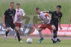 Relegation 2 - U17 - SSV Jahn Regensburg - FC Ingolstadt 04 - Laurenz Thum (FCI) Walter Bastian (SSV) Davide Sekulovic (FCI)