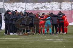 2. Fußball-Liga - Frauen - Saison 2022/2023 - FC Ingolstadt 04 - 1. FC Köln II - Die Mannschaft bildet einen Kreis vor dem Spiel - Foto: Meyer Jürgen