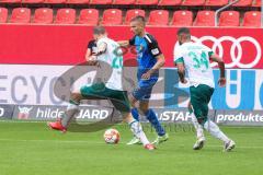 2.BL; FC Ingolstadt 04 - Werder Bremen, Filip Bilbija (35, FCI) Mai Lars Lukas (26 Bremen) Mbom Jean-Manuel (34 Bremen)