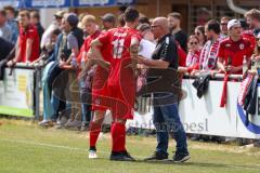 Kreisliga - Saison 2024/25- SV Kasing - TSV Kösching-  - Rudi Hofweber Trainer Kösching im Gespräch mit Johannes Altmann rot Kösching - XXXXX - Foto: Meyer Jürgen