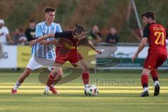 Kreisliga - Saison 2025/26- SV Kasing - FC Sandersdorf - Emre Erbas rot Kasing - Nico Hilger blau Sandersdorf - Foto: Meyer Jürgen