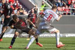 2.BL; FC Ingolstadt 04 - Holstein Kiel; Dennis Eckert Ayensa (7, FCI) Mühling Alexander (8 Kiel)