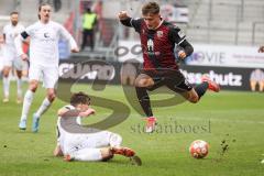 2.BL; FC Ingolstadt 04 - FC ST. Pauli; Dennis Eckert Ayensa (7, FCI) Zweikampf Kampf um den Ball Dzwigala Adam (25 Pauli)