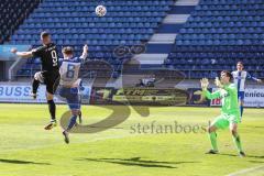 3. Liga - 1. FC Magdeburg - FC Ingolstadt 04 - Kopfball zum Tor, Fatih Kaya (9, FCI) Malachowski Adrian (6 Magdeburg) Torwart Behrens Morten (1 Magdeburg)