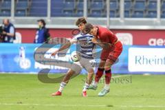 3. Liga; MSV Duisburg - FC Ingolstadt 04; Zweikampf Kampf um den Ball Jonas Scholz (15, FCI) Symalla Jan-Simon (23 MSV)