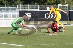 Freundschaftsspiel - Saison 2022/2023 - FC Ingolstadt 04 -  SpVgg Bayreuth - Torwart Sebastian  Kolbe (Nr.31 - SpVgg Bayreuth) - Patrick Schmidt (Nr.9 - FCI) - Felix Weber (Nr.24 - SpVgg Bayreuth) - Foto: Meyer Jürgen