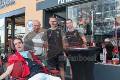 3.Liga - Saison 2023/2024 - FC Ingolstadt 04 -  Autogrammstunde - Torwart Marius  Funk (Nr.1 - FCI) - Jannik Mause (Nr.7 - FCI) - Foto: Markus Banai