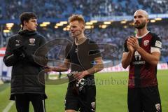 2.BL; Hamburger SV - FC Ingolstadt 04; Spieler bedanken sich bei den Fans Merlin Röhl (34, FCI) Christian Gebauer (22, FCI) Nico Antonitsch (5, FCI)