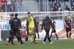 2.BL; FC Ingolstadt 04 - SSV Jahn Regensburg; Niederlage, hängende Köpfe 0:3, Torwart Fabijan Buntic (24, FCI) Thomas Keller (27, FCI) Cheftrainer André Schubert (FCI) Co-Trainer Thomas Karg (FCI) Maximilian Beister (11, FCI)