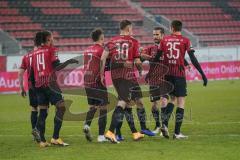 3. Liga - FC Ingolstadt 04 - Hallescher FC - Elfemter 1:0 Tor Jubel Stefan Kutschke (30, FCI) mit Filip Bilbija (35, FCI) Caniggia Ginola Elva (14, FCI) Dennis Eckert Ayensa (7, FCI) Jonatan Kotzke (25 FCI)