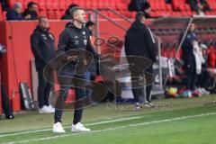 3. Liga; FC Ingolstadt 04 - SC Freiburg II; Cheftrainer Michael Köllner (FCI) an der Seitenlinie, Spielerbank