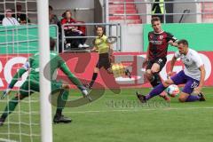 DFB Pokal; FC Ingolstadt 04 - Erzgebirge Aue; Dennis Eckert Ayensa (7, FCI) tunnelt Gonther Sören (26 Aue) und Filip Bilbija (35, FCI) erzielt das 1:0 Tor, Torwart Männel Martin (1 Aue) keine Chance