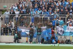 3.Liga - Saison 2022/2023 - TSV 1860 München - FC Ingolstadt 04 - Moussa Doumbouya (Nr.27 - FCI) - Becherwurf mit Flüssigkeit von einem Fan von 1860 München - Foto: Meyer Jürgen