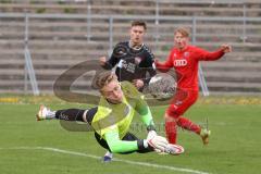 Bayernliga Süd - Saison 2021/2022 - FC Ingolstadt 04 II - TürkAugsburg - Meikis Fabio (#19 FCI) mit einer Torchance - Leon Musial Torwart Augsburg  - Foto: Meyer Jürgen