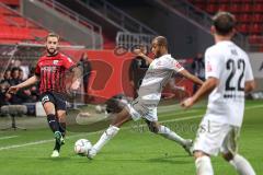 3. Liga; FC Ingolstadt 04 - Hallescher FC; David Kopacz (29, FCI) Zweikampf Kampf um den Ball Samson Louis (27 Halle)