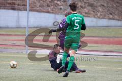 Testspiel - Fußball - SV Manching - VFR Neuburg/Donau  - Kirzinger Christian Torwart Manching rettet in letzter Sekunde vor Habermeyer Sebastian lila Neuburg - Berger Simon grün Manching #5 - Foto: Jürgen Meyer