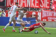 3. Liga - Saison 2023/24 - Rot-Weiss Essen - FC Ingolstadt 04 -  - Simon Lorenz (Nr.32 - FCI) - Benjamin Kanuric (Nr.8 - FCI) - Foto: Meyer Jürgen