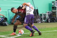 DFB Pokal; FC Ingolstadt 04 - Erzgebirge Aue; Fatih Kaya (9, FCI) mit Riese Philipp (17 Aue) Zweikampf