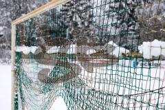 2023_12_1 - - Saison 2023/24 - Schnee auf dem Fussballplatz - SV Haunwöhr - Platz ist gesperrt - Schild platz ist gesperrt Schnee Spielabsage - Foto: Meyer Jürgen