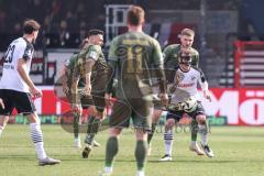3. Liga; SC Verl - FC Ingolstadt 04; Lukas Fröde (34, FCI) trifft Otto Yari (28 Verl) Benjamin Kanuric (8, FCI)