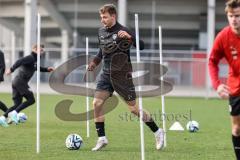 3. Liga; FC Ingolstadt 04 - Trainingsauftakt im Audi Sportpark, Trainingsgelände; Julian Kügel (31, FCI)