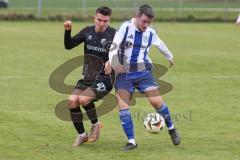 Kreisliga - Saison 2025/26- SV Karlshuld - SV Menning - Marcel Hubner schwarz Menning #27- Stefan Spiess weiss Karlshuld- Foto: Meyer Jürgen