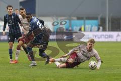 3. Liga - Saison 2025/26 - Waldhof Mannheim  -  FC Ingolstadt 04 - Max Plath (Nr.14 - FC Ingolstadt 04) - Adama Diakhaby (Nr.27 - Waldhof Mannheim) - Foto: Meyer Jürgen