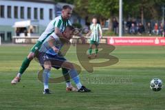 Landesliga - Saison 2025/26 - SV Manching - SV Cosmos Aystetten - Maximilian Eberwein (Nr.4 - SV Manching) - Kevin Makowski blau Aystetten - Foto: Meyer Jürgen
