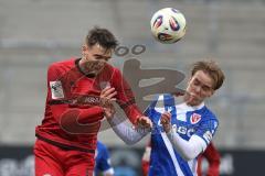 3. Liga - Saison 2025/26 - FC Ingolstadt 04 - Energie Cottbus - Max Besuschkow (Nr.17 - FCI) - Lukas Michelbrink (Nr.8 - FC Energie Cottbus) - Foto: Meyer Jürgen