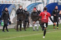 3. Liga - Hansa Rostock - FC Ingolstadt 04 - Tor Jubel 0:1 Dennis Eckert Ayensa (7, FCI) läuft zur Trainerbank