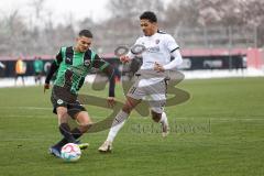 3. Liga; Testspiel, FC Ingolstadt 04 - SpVgg Greuther Fürth; Zweikampf Kampf um den Ball Maximilian Dietz (30 Fürth) Justin Butler (31, FCI)