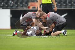 3. Liga - Saison 2026/27 - SC Sonnenhof Großaspach - FC Ingolstadt 04 - Obed Ugondu (Nr.17 - FCI) verletzt am Boden - Medizinische Abteilung - XXXXX - Foto: Meyer Jürgen